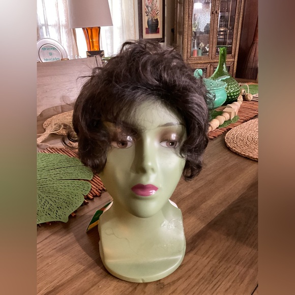 Elegant Brown Wig for Women - Picture 1 of 6